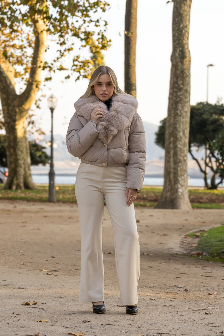 CALÇA BEGE CORTE RETO PONTO CHIC