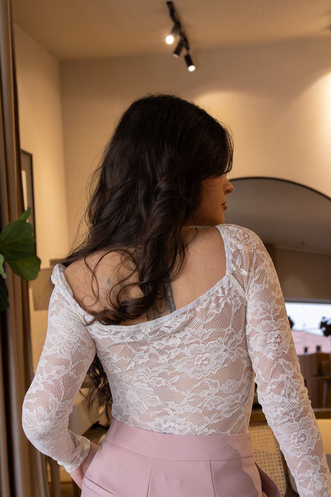 BODY CRU EM RENDA COM ESTRUTURA CORSET PONTO CHIC