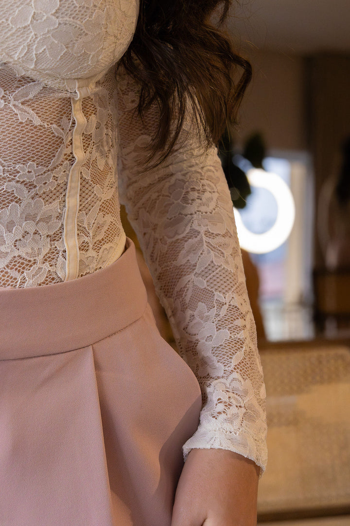 BODY CRU EM RENDA COM ESTRUTURA CORSET PONTO CHIC