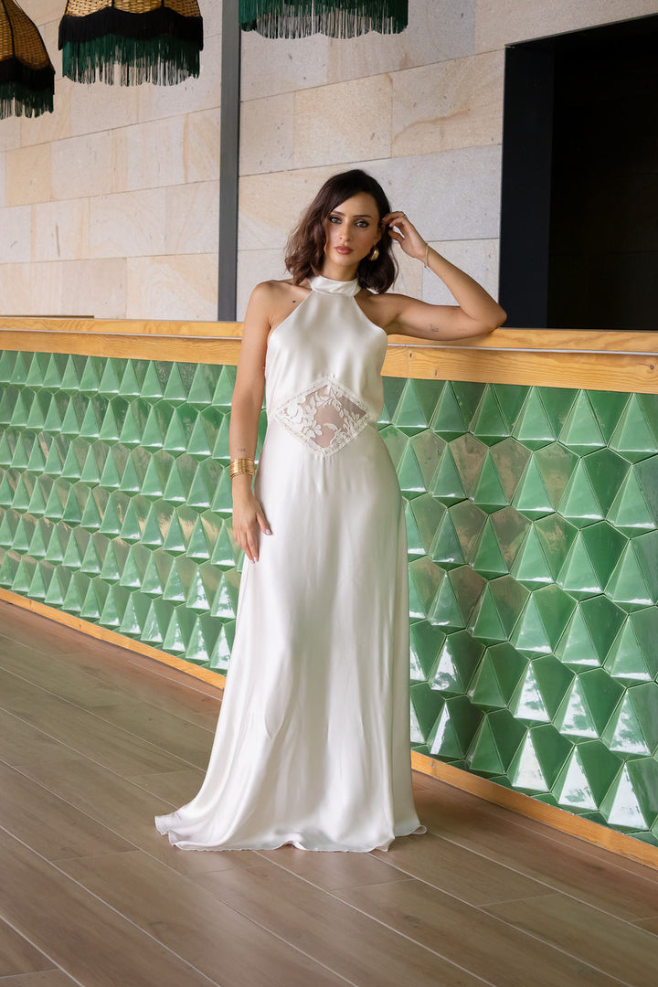 VESTIDO ACETINADO CRU COM ENCAIXE EM RENDA NA FRENTE IMPERIAL