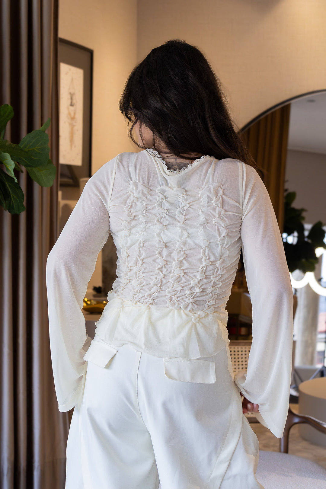 BLUSA DRAPEADA COM FRANZIDOS E ATILHAMENTO FRONTAL PONTO CHIC