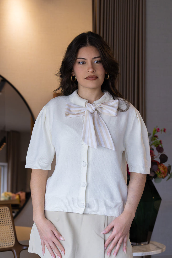 CARDIGAN DE MALHA CRU COM LAÇO E BOTÕES FORRADOS PONTO CHIC