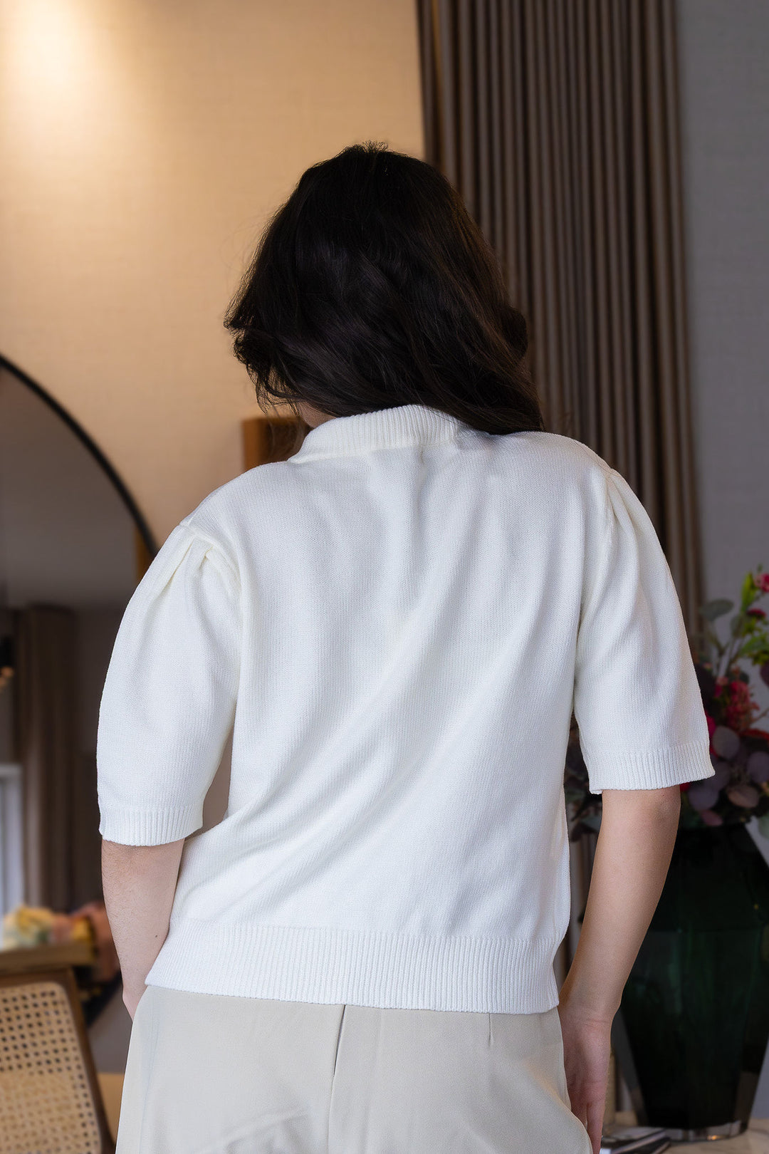 CARDIGAN DE MALHA CRU COM LAÇO E BOTÕES FORRADOS PONTO CHIC