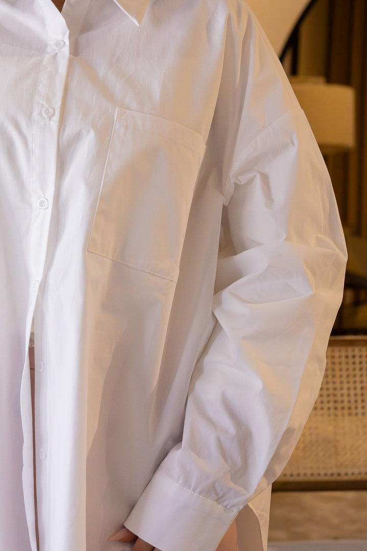 CAMISA BRANCA CLÁSSICA COM BOLSO PONTO CHIC
