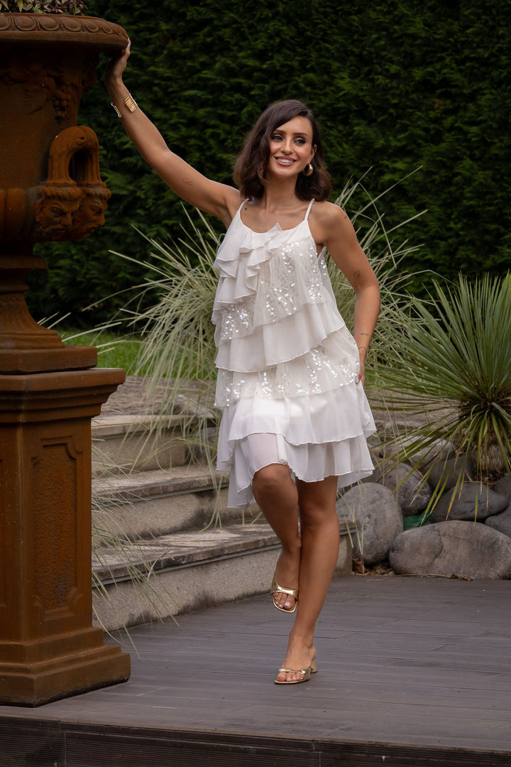 VESTIDO CRU COM FOLHOS E LANTEJOULAS PONTO CHIC