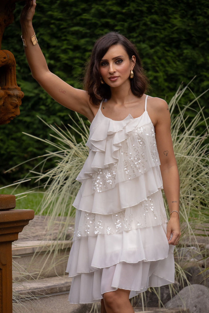 VESTIDO CRU COM FOLHOS E LANTEJOULAS PONTO CHIC