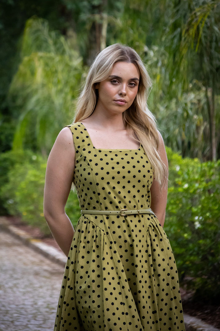 VESTIDO VERDE COM BOLAS PRETAS PONTO CHIC