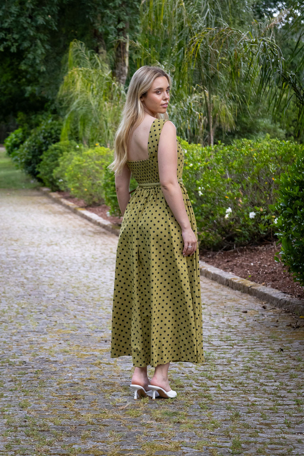 VESTIDO VERDE COM BOLAS PRETAS PONTO CHIC