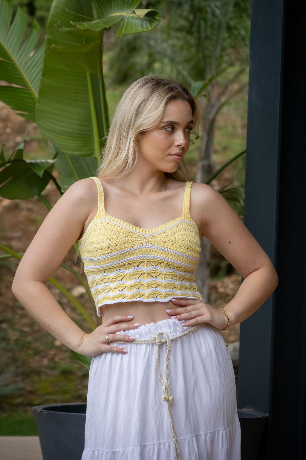 SAIA MIDI BRANCA COM CINTO EM CORDA PONTO CHIC