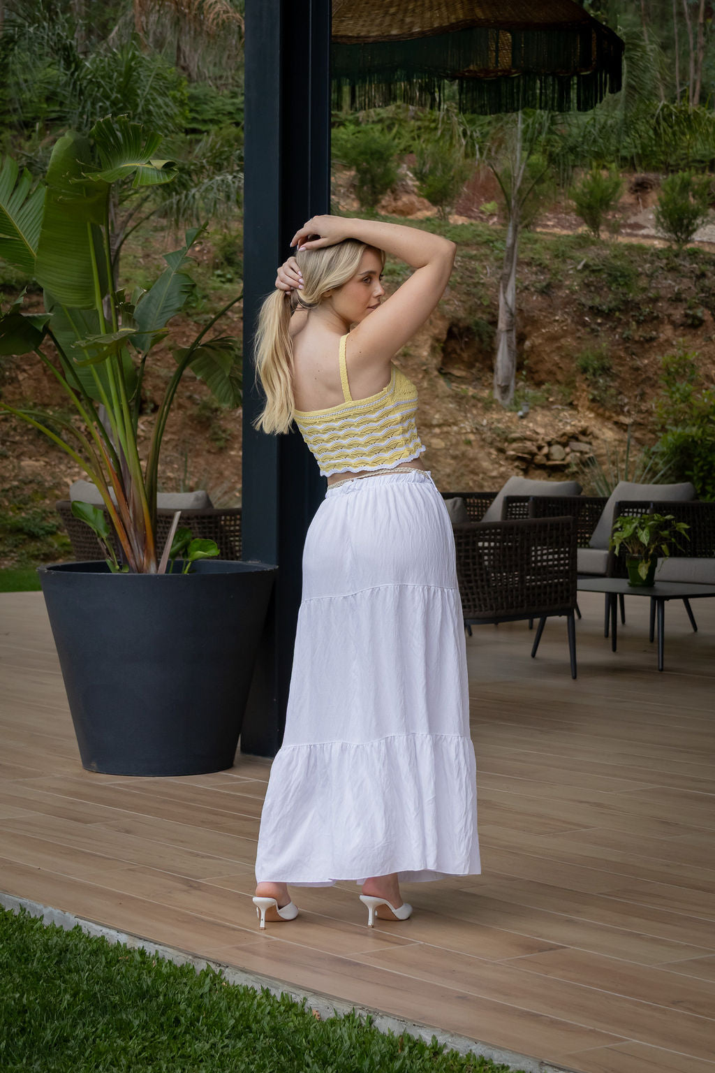 SAIA MIDI BRANCA COM CINTO EM CORDA PONTO CHIC
