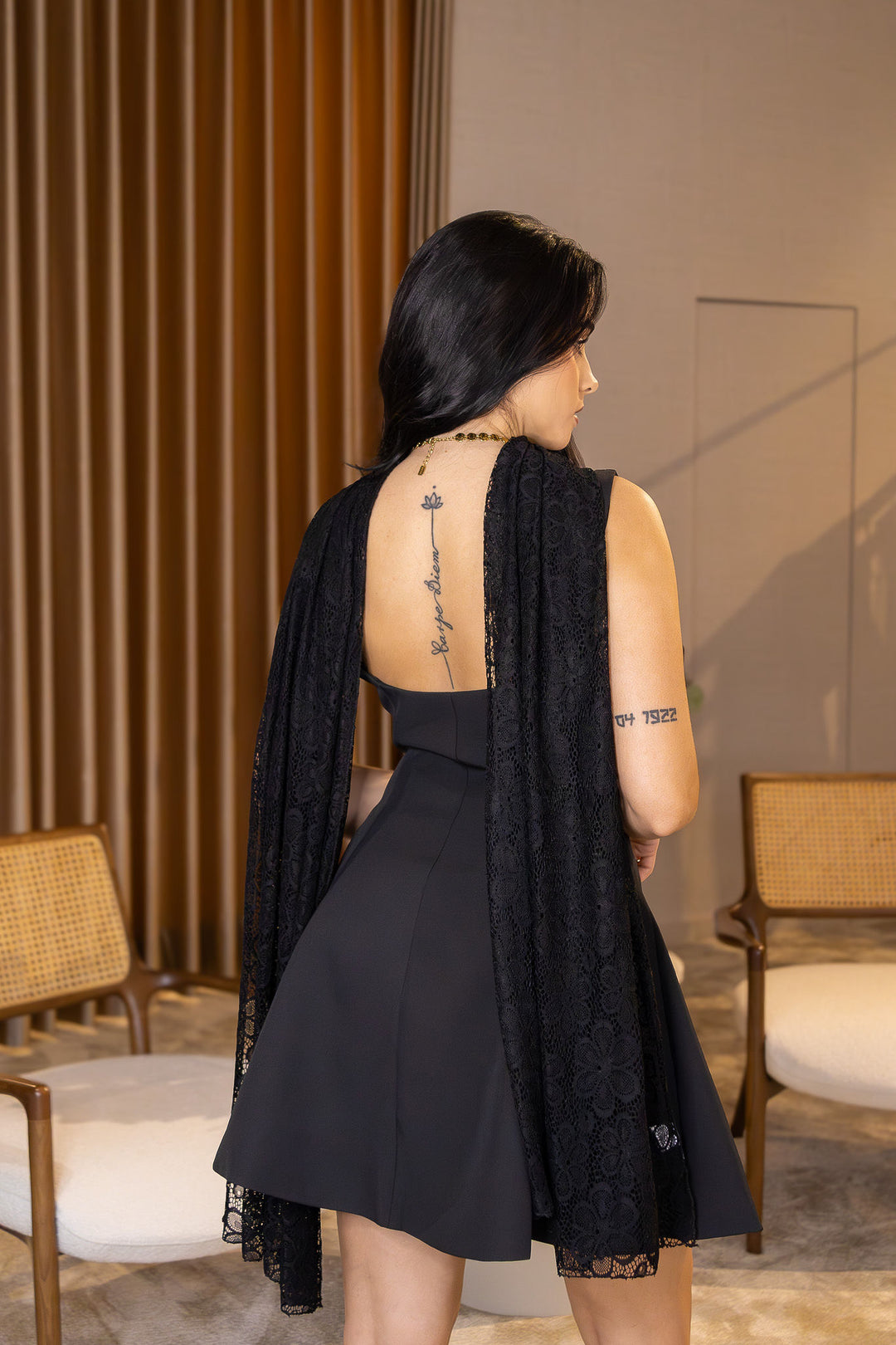 VESTIDO PRETO ESTRUTURADO COM CORTE CORSET PONTO CHIC