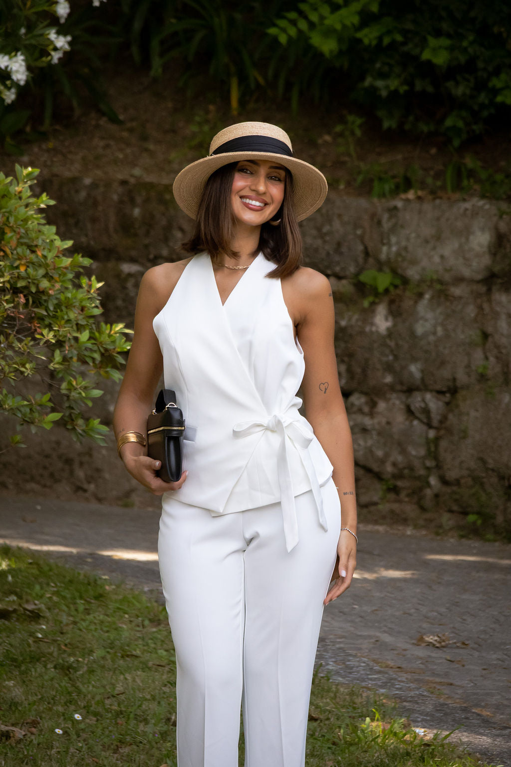 CHAPÉU EM RÁFIA NATURAL COM FITA PRETA SILVINA CAMPOS