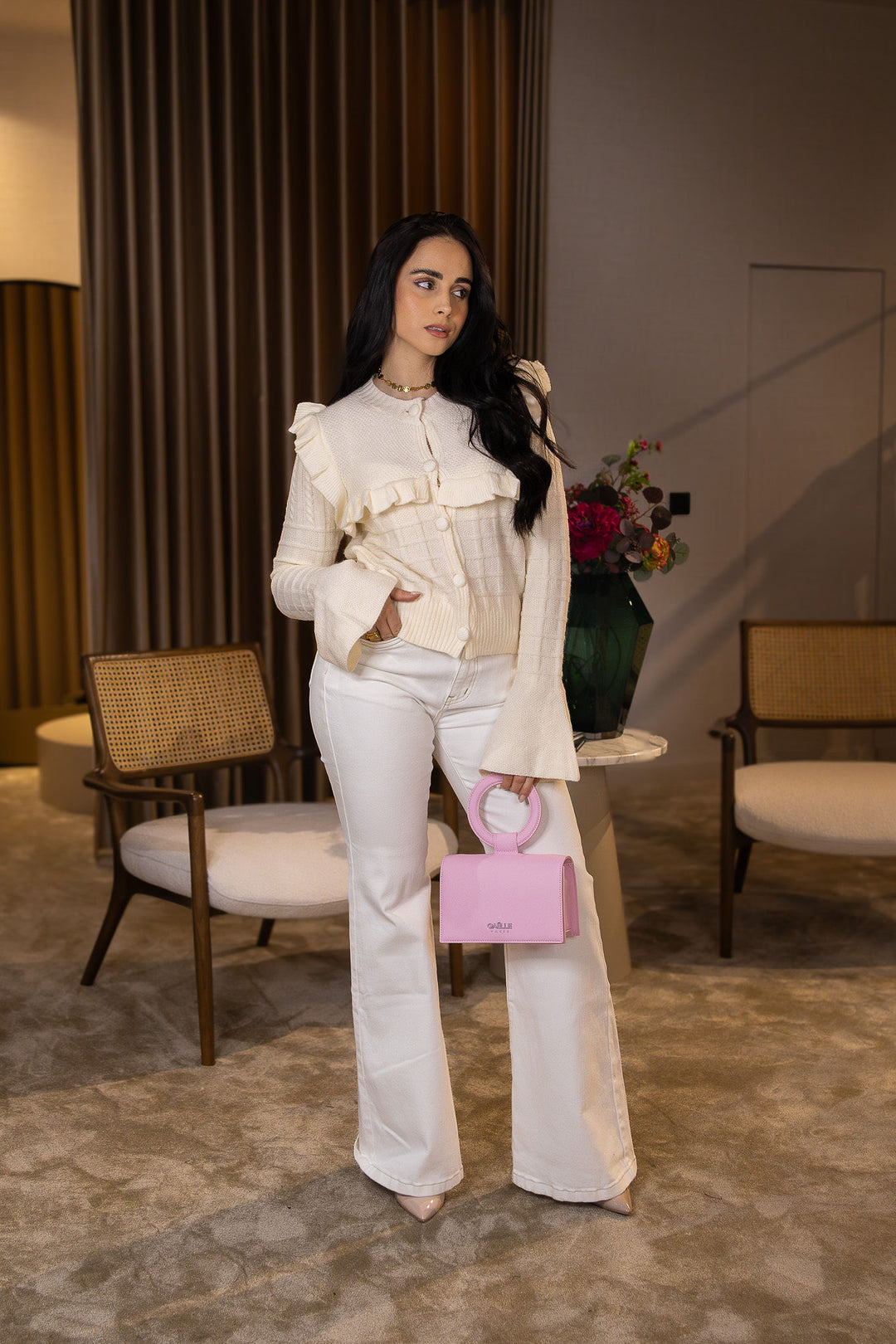 CASACO DE MALHA BRANCO COM FOLHOS E TEXTURA PONTO CHIC