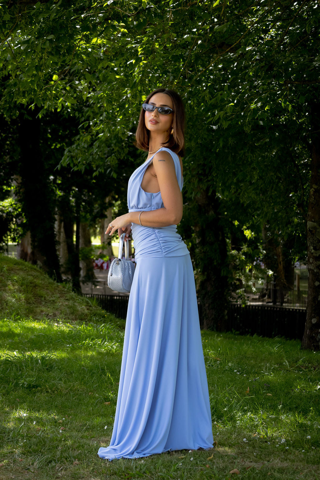 VESTIDO AZUL CLARO COM DECOTE PROFUNDO RINASCIMENTO
