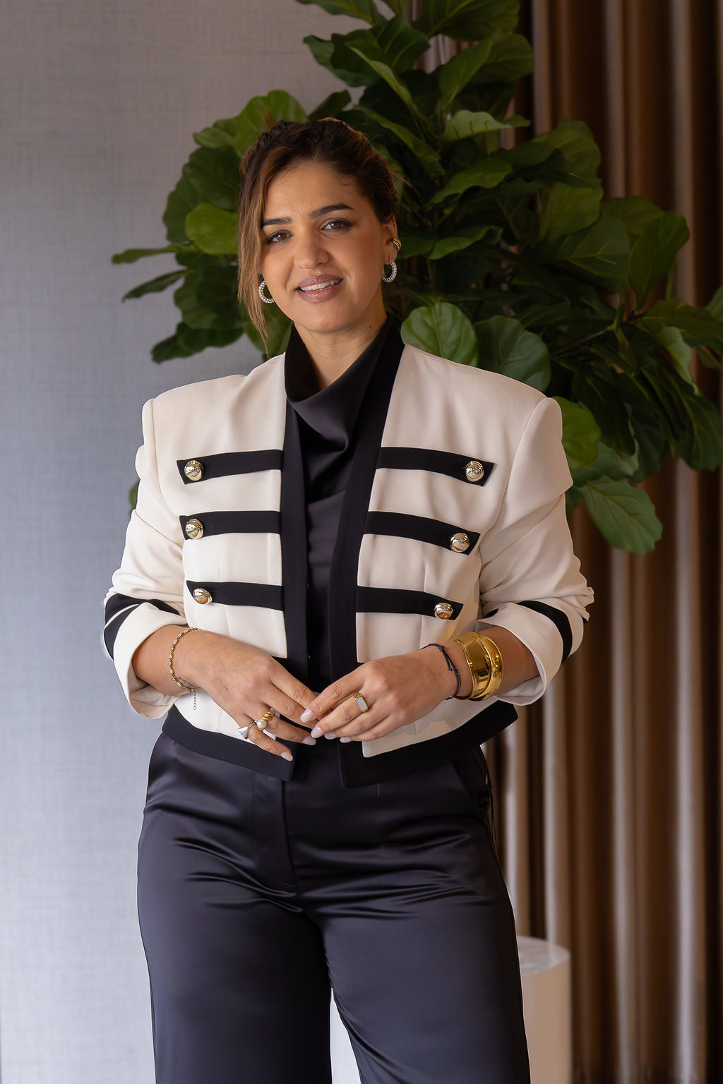 BLAZER CURTO COM DETALHES EM CONTRASTE IMPERIAL