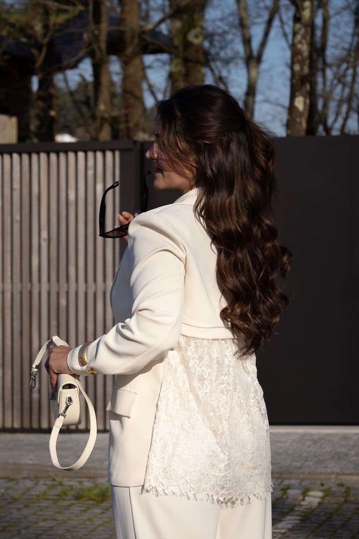 BLAZER BEGE COM DETALHE EM RENDA RINASCIMENTO