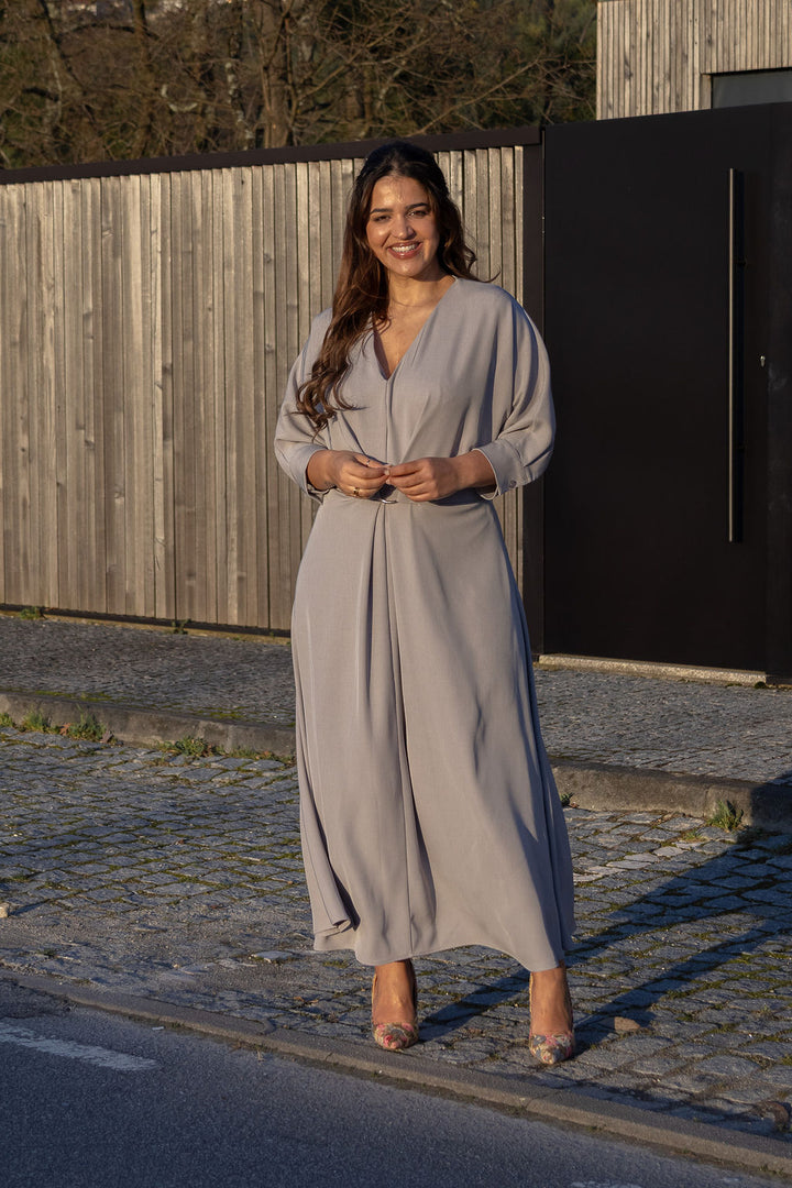 VESTIDO MIDI CINZA COM CINTO ESTRUTURADO IMPERIAL