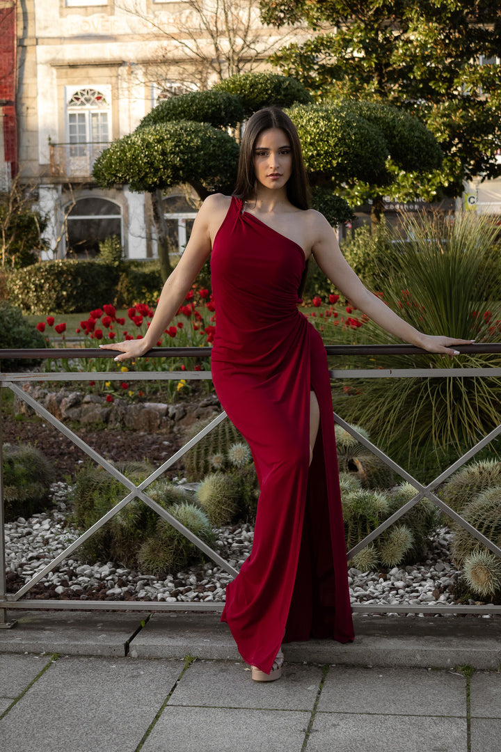 VESTIDO COMPRIDO BORDÔ ASSIMÉTRICO COM DRAPEADO PONTO CHIC