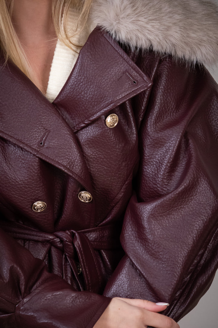 CASACO CURTO BORDEAUX EM ECOPELE COM PELO PONTO CHIC