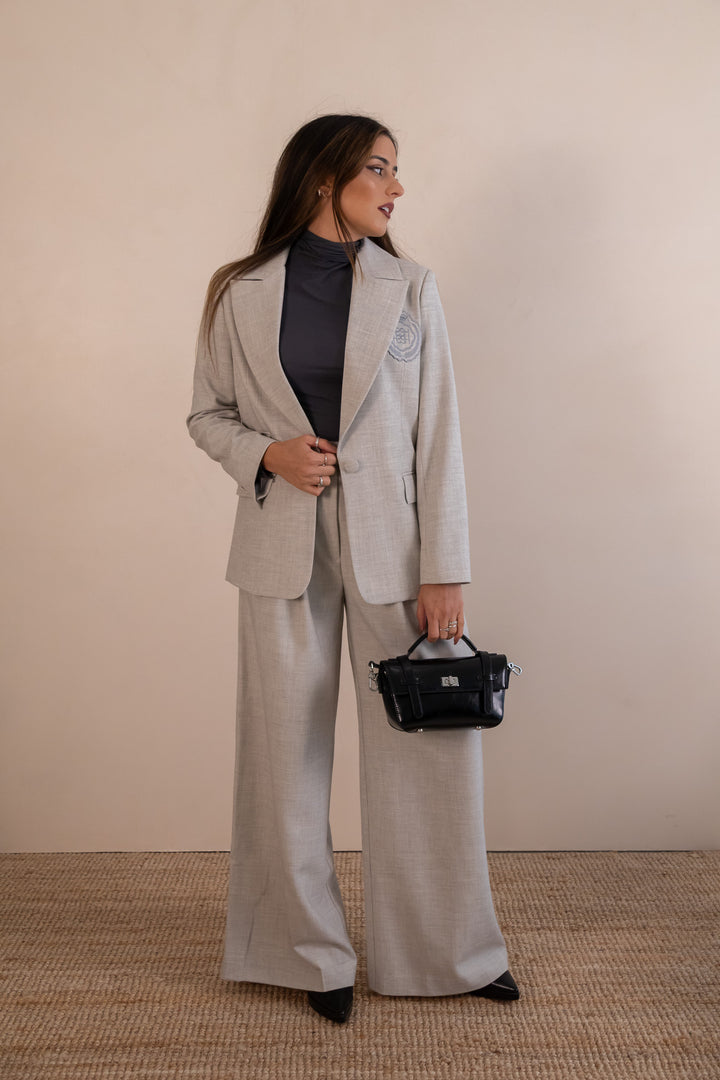 BLAZER CINZA COM EMBLEMA BORDADO SAHOCO