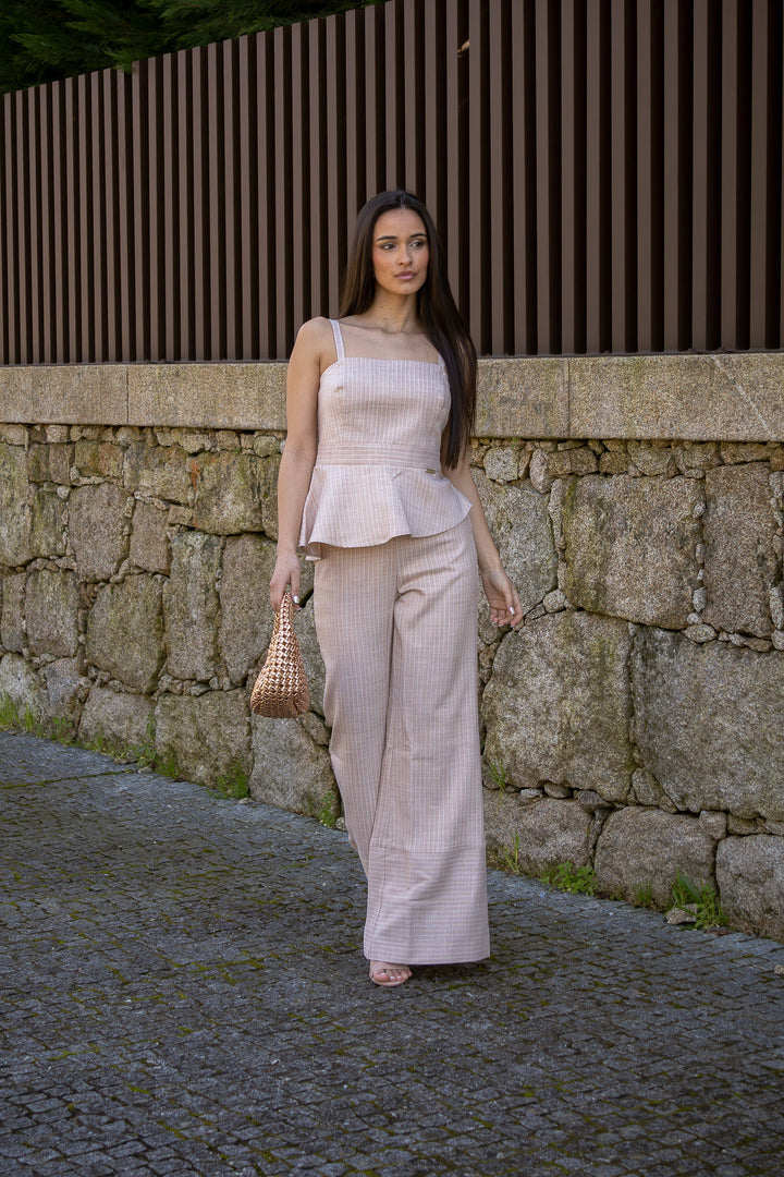 CALÇA BEGE RISCAS FINAS SAHOCO