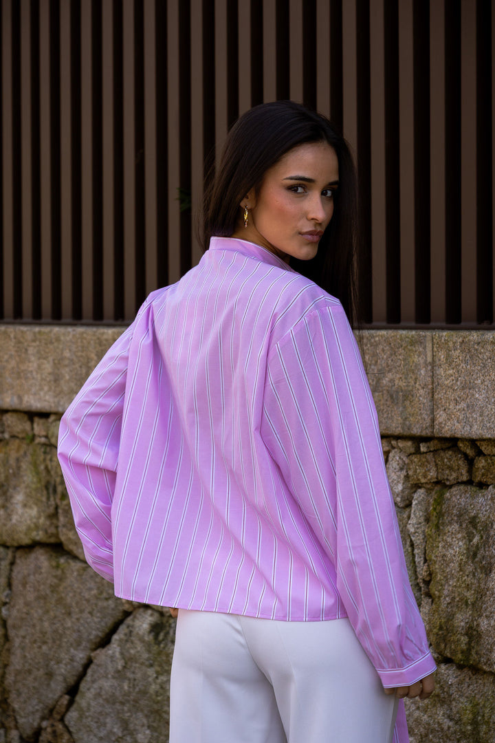 CAMISA ROSA BEBÉ ÀS RISCAS COM LAÇOS PONTO CHIC
