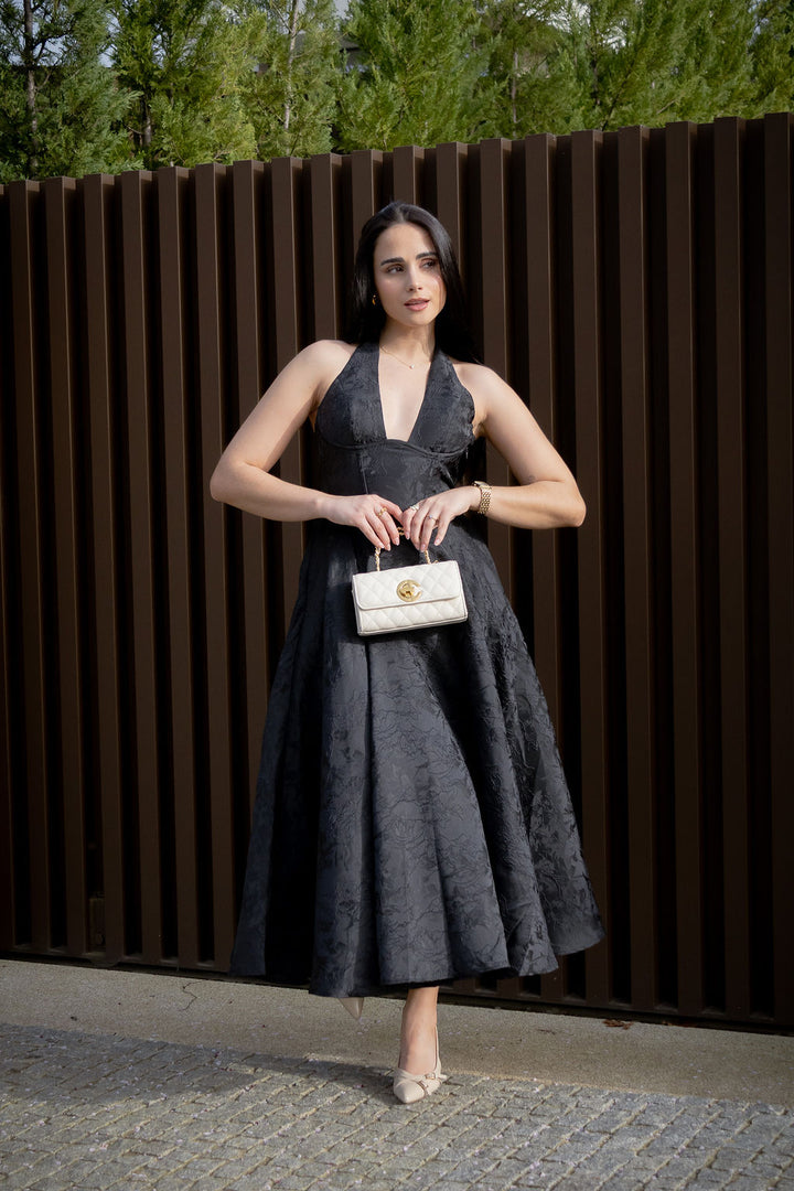 VESTIDO PRETO CORTE PRINCESA PONTO CHIC