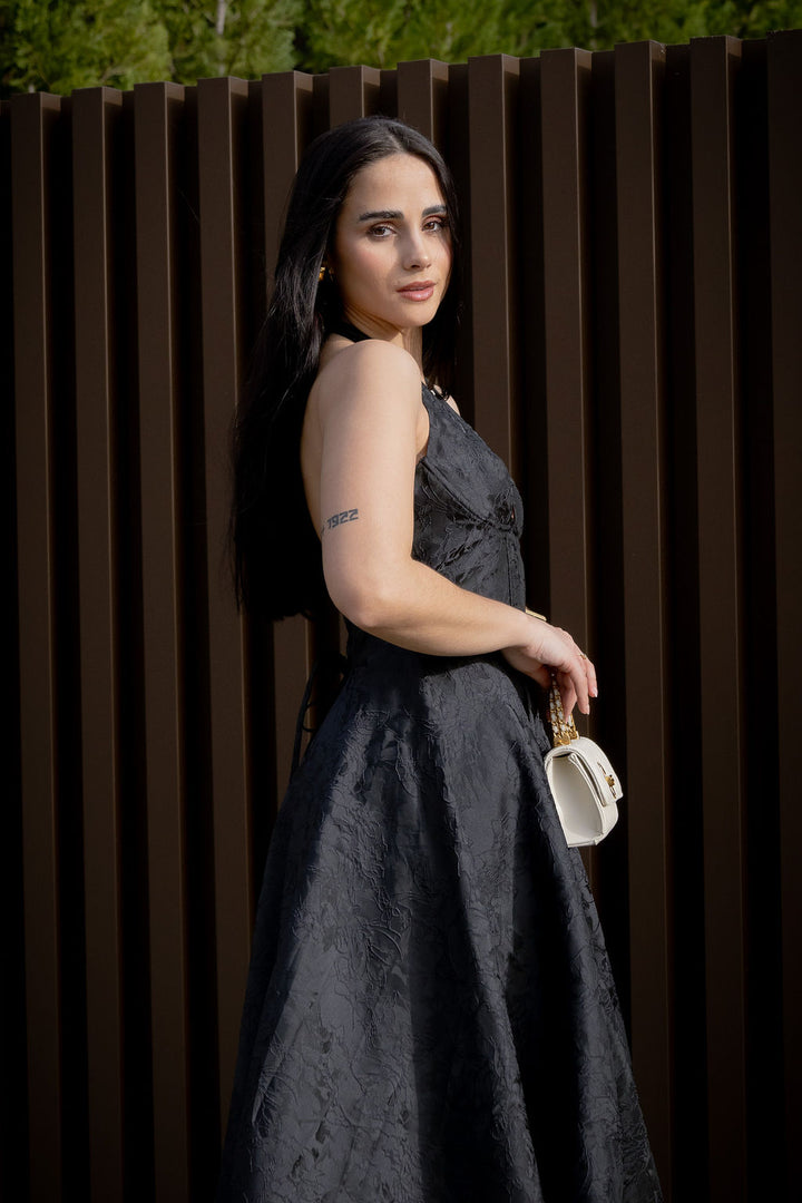 VESTIDO PRETO CORTE PRINCESA PONTO CHIC