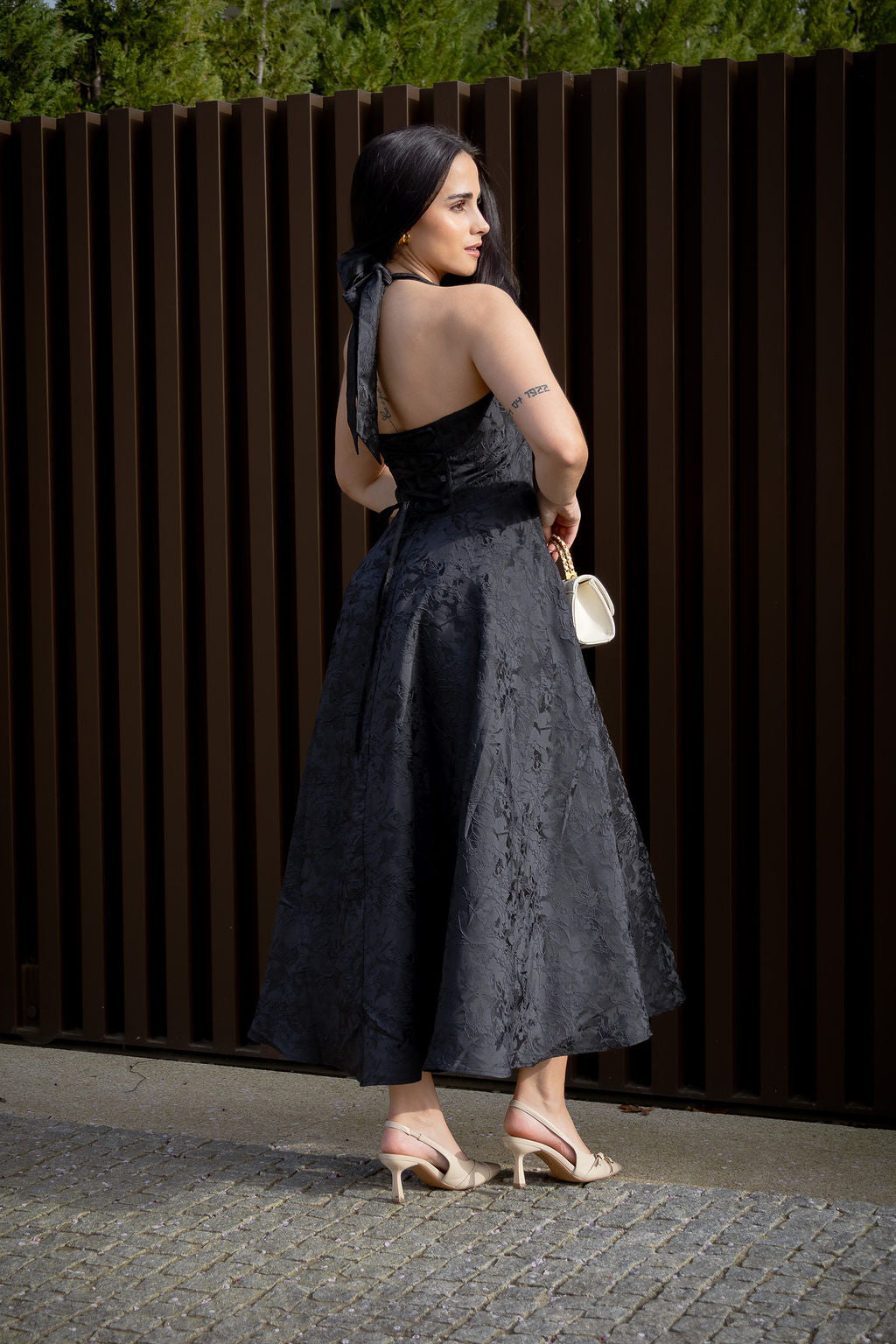 VESTIDO PRETO CORTE PRINCESA PONTO CHIC