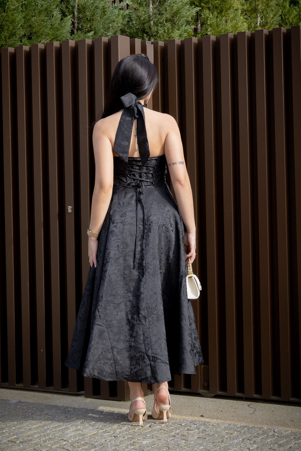 VESTIDO PRETO CORTE PRINCESA PONTO CHIC