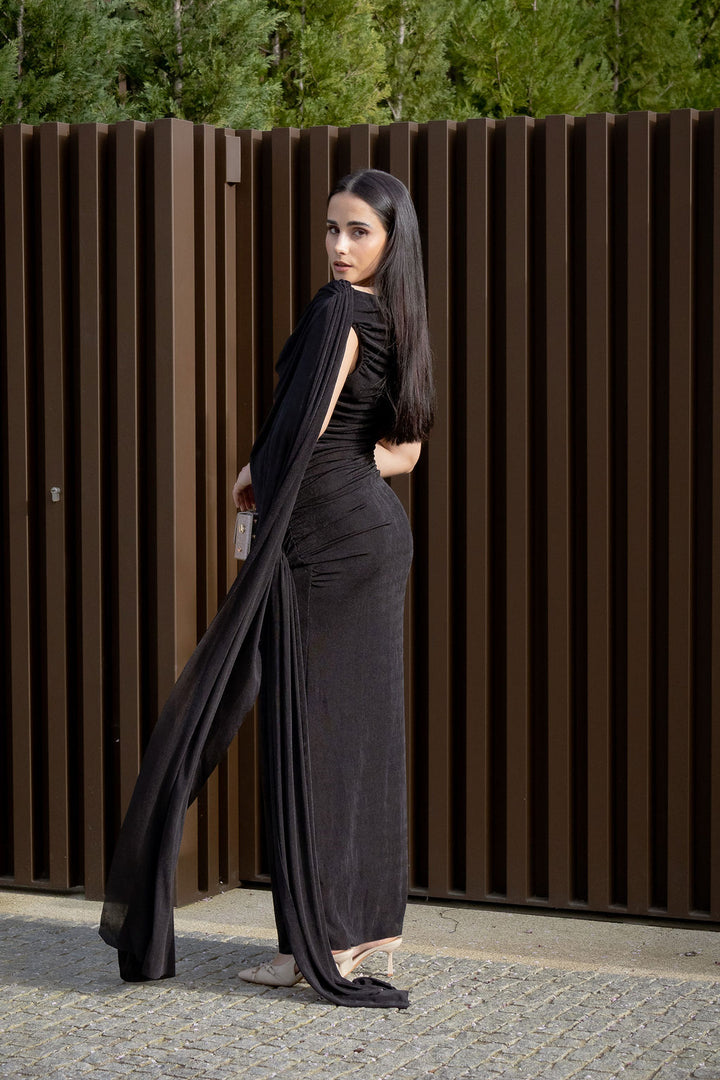 VESTIDO PRETO DRAPEADO COM DETALHE METÁLICO PONTO CHIC