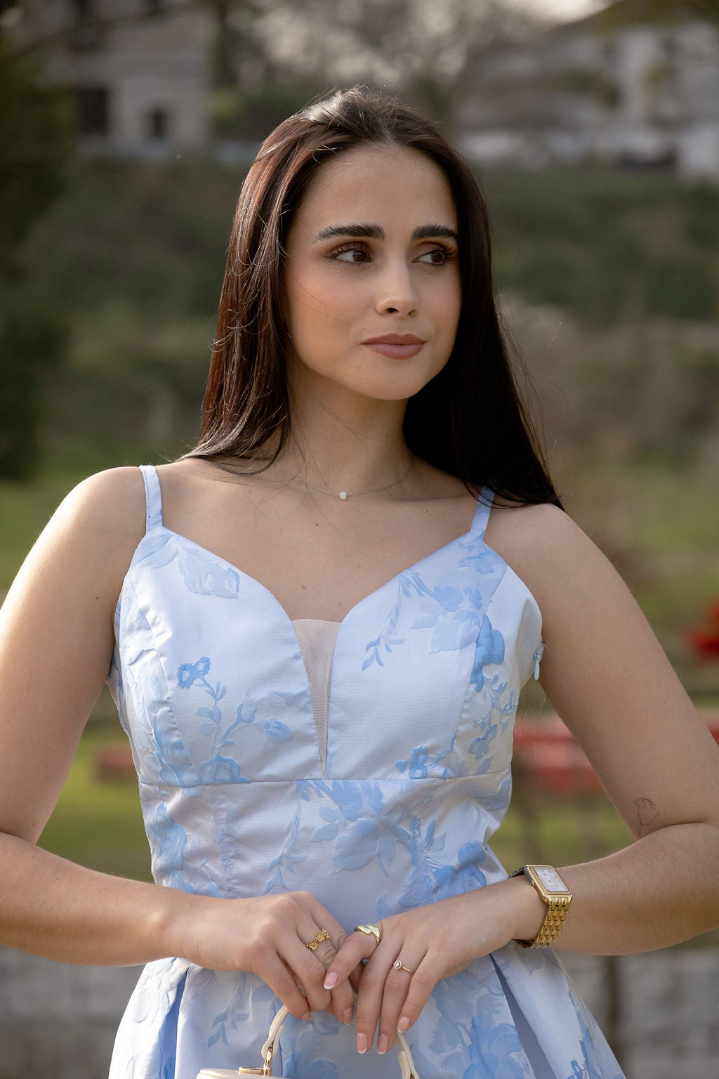 VESTIDO AZUL COM PADRÃO FLORAL RINASCIMENTO