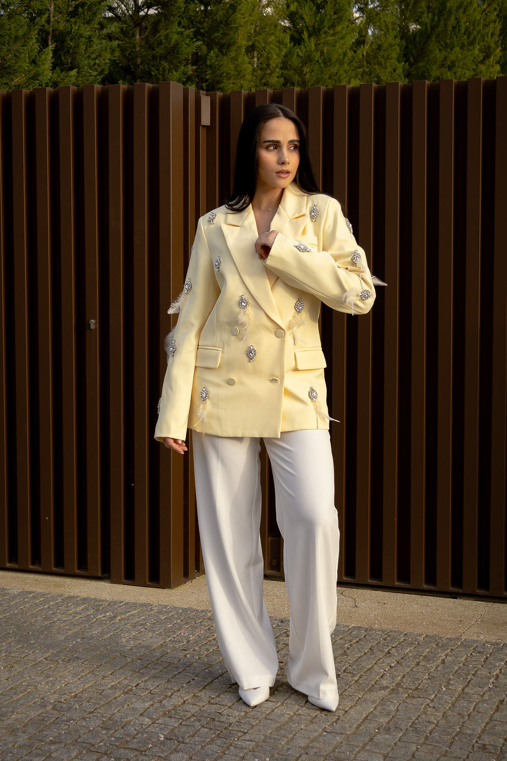 BLAZER AMARELO COM APLICAÇÕES BRILHANTES PONTO CHIC