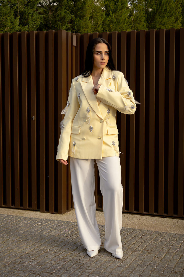 BLAZER AMARELO COM APLICAÇÕES BRILHANTES PONTO CHIC