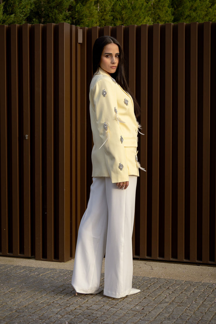 BLAZER AMARELO COM APLICAÇÕES BRILHANTES PONTO CHIC