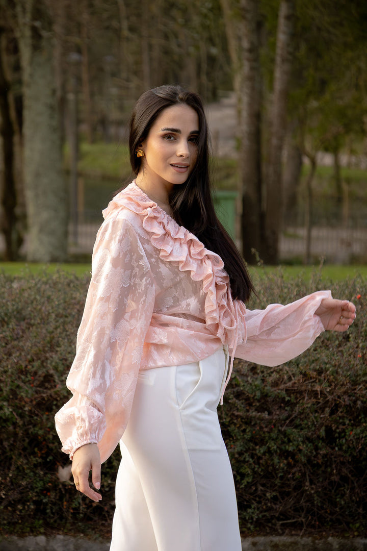 BLUSA ROSA COM FOLHOS E MANGA FLUIDA PONTO CHIC