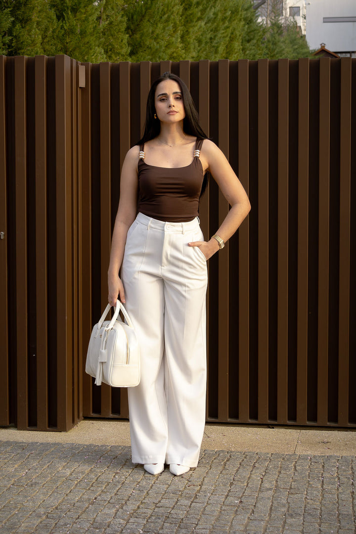 TOP CASTANHO COM DETALHE DOURADO PONTO CHIC
