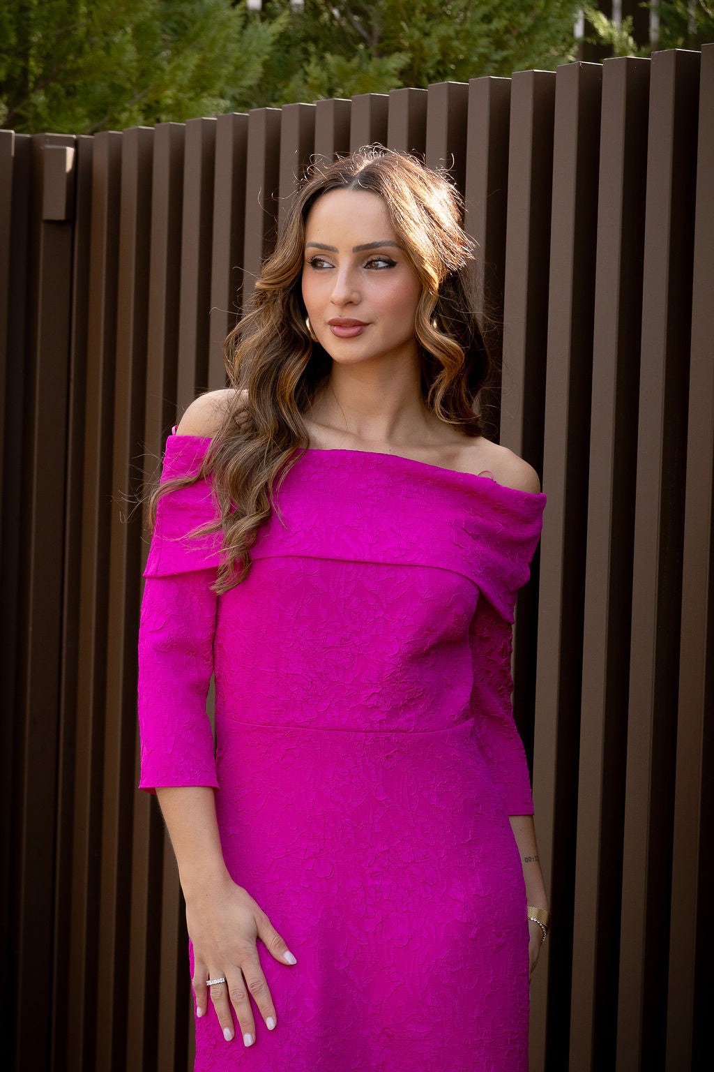 VESTIDO MIDI ROSA TEXTURADO CAI-CAI PONTO CHIC