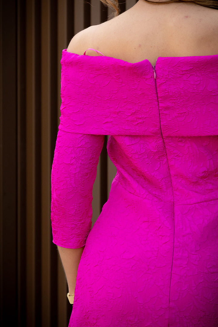VESTIDO MIDI ROSA TEXTURADO CAI-CAI PONTO CHIC