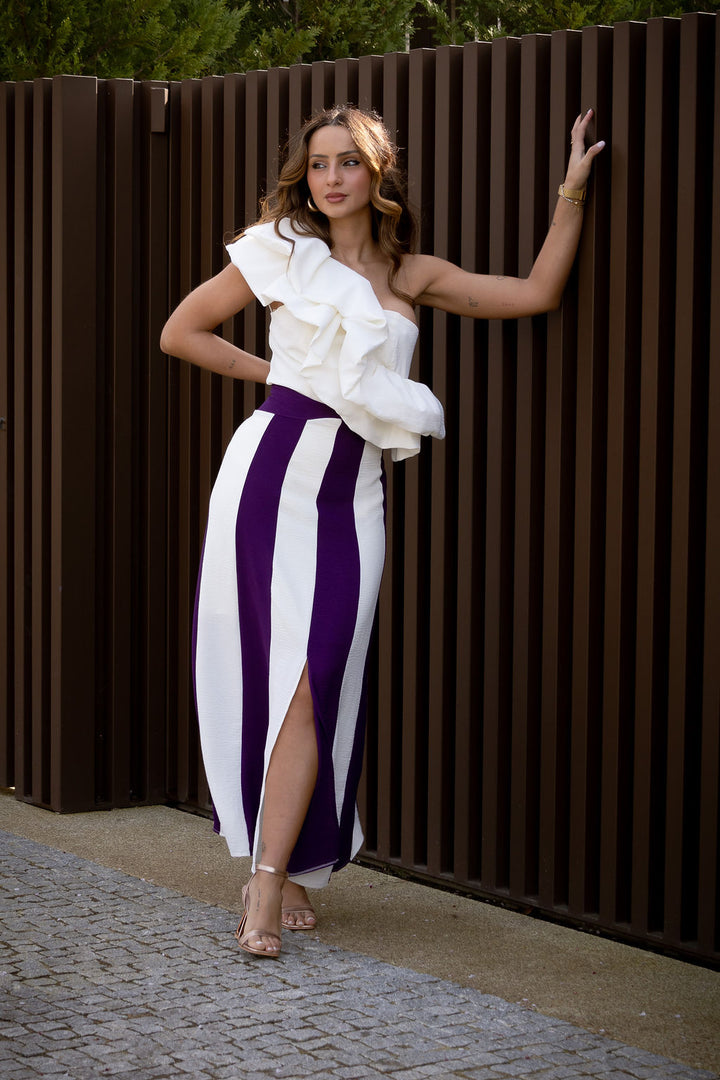 CONJUNTO ROXO E BRANCO COM TOP ASSIMÉTRICO E SAIA MIDI PONTO CHIC