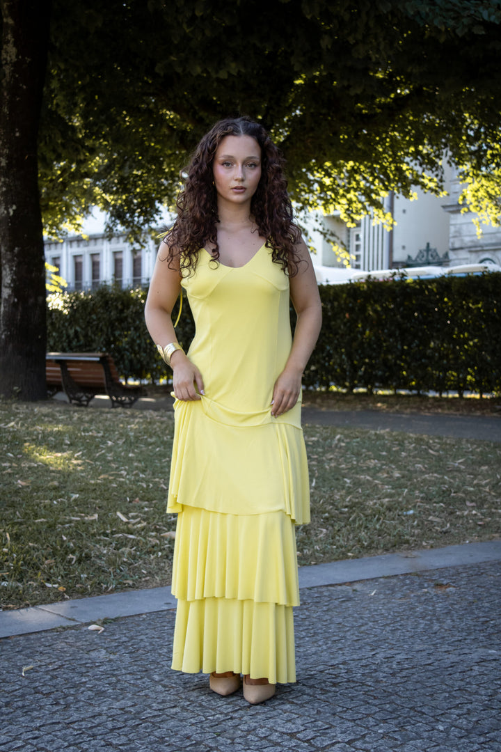VESTIDO COMPRIDO AMARELO COM FOLHOS PONTO CHIC
