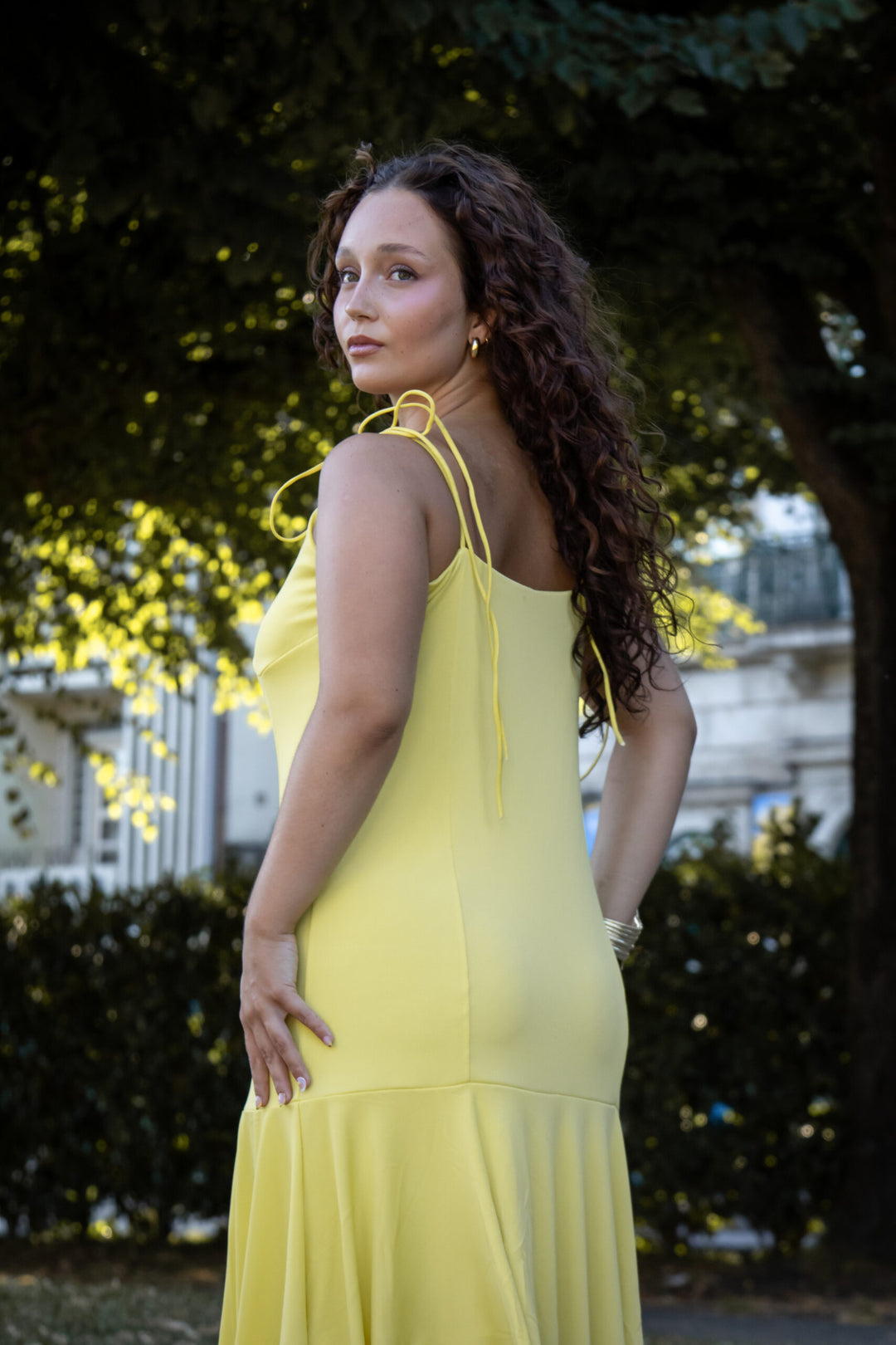 VESTIDO COMPRIDO AMARELO COM FOLHOS PONTO CHIC