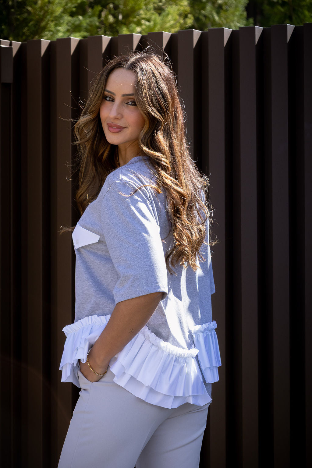 T-SHIRT CINZA COM FOLHOS DIXIE