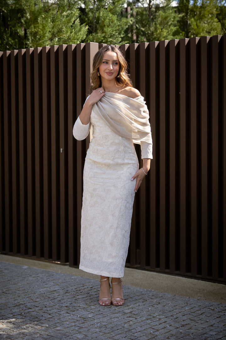 VESTIDO CRU TEXTURADO COM LENÇO ASSIMÉTRICO PONTO CHIC