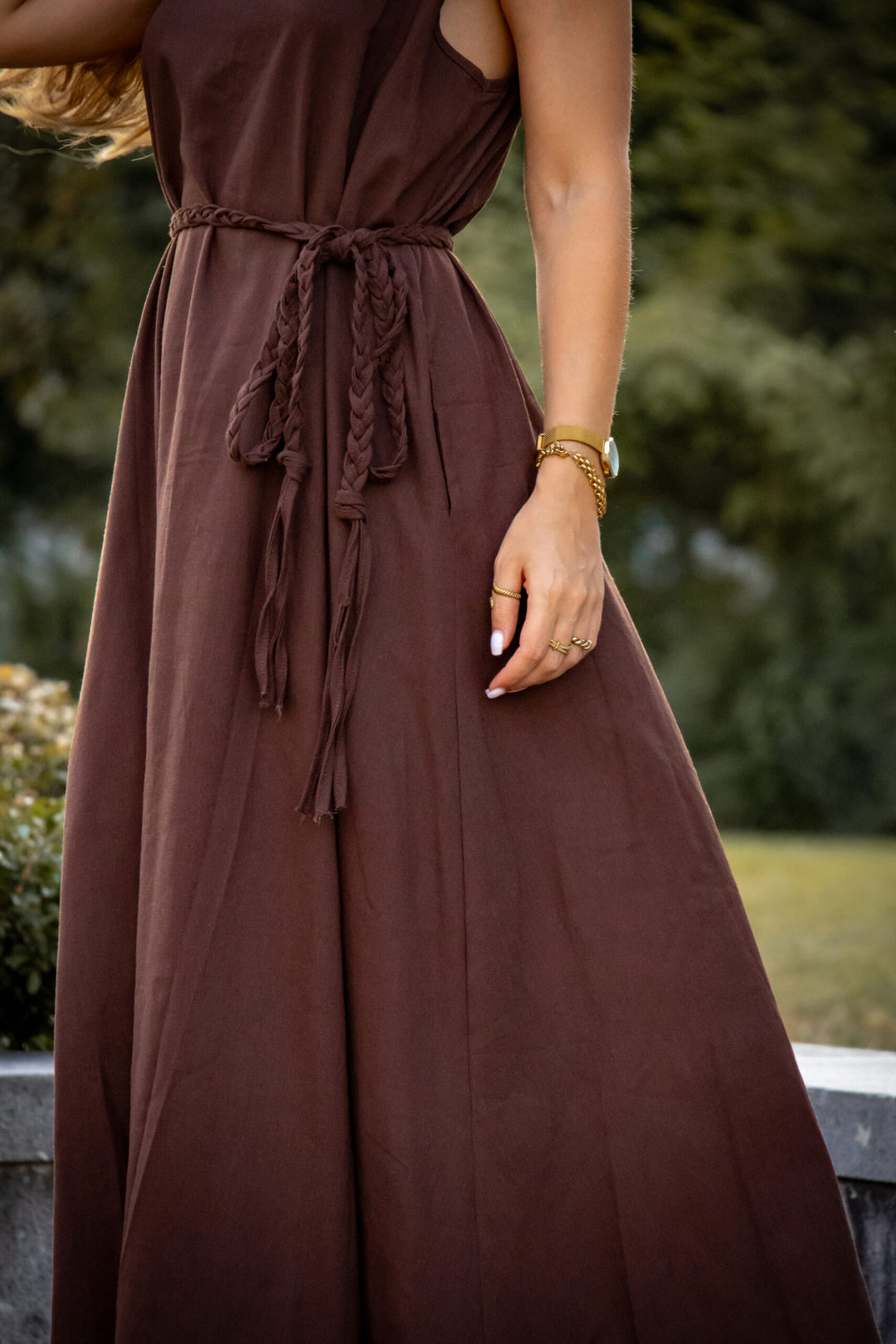 VESTIDO CASTANHO COMPRIDO FLUÍDO PONTO CHIC