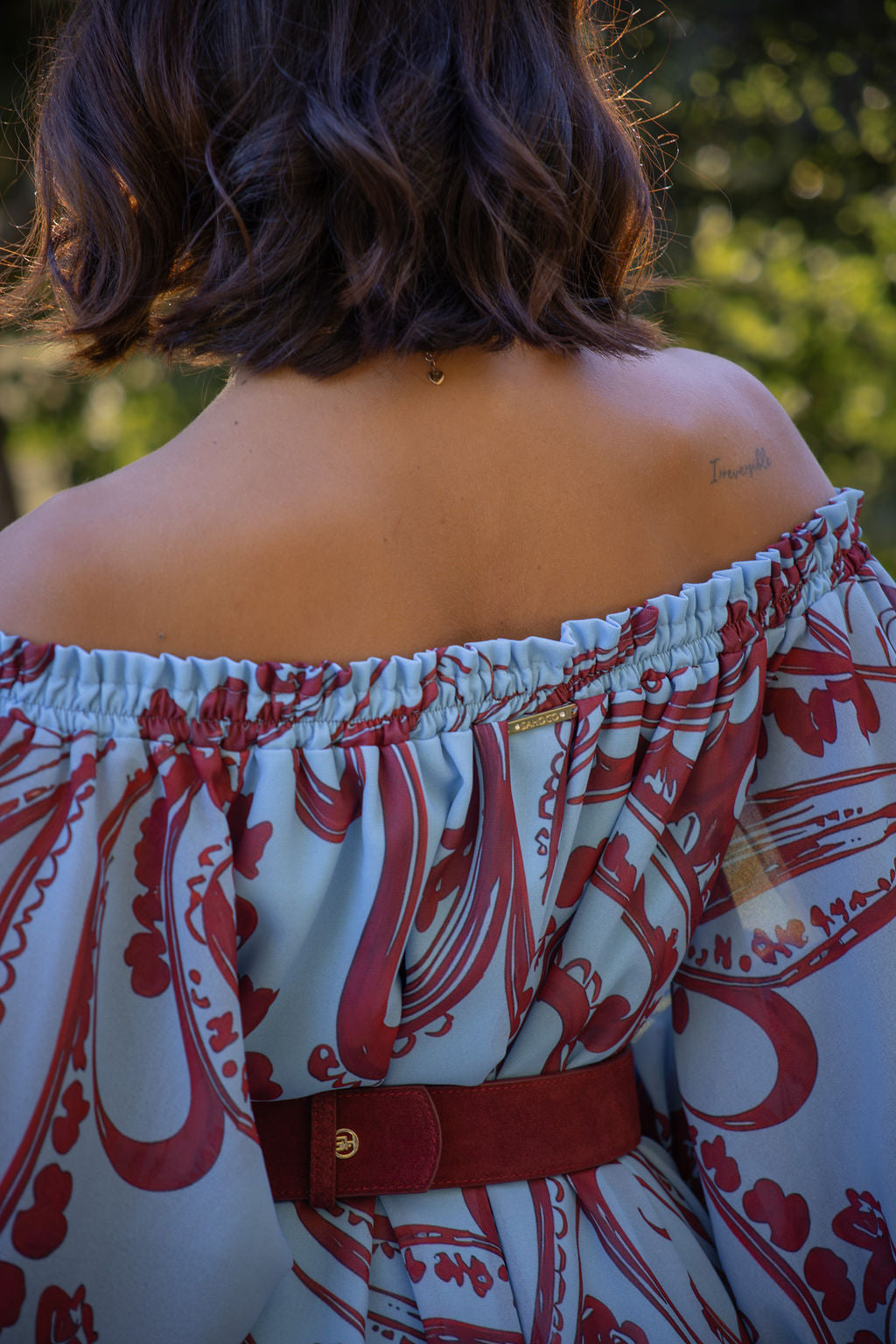 VESTIDO AZUL ESTAMPADO COM DECOTE CAI-CAI SAHOCO