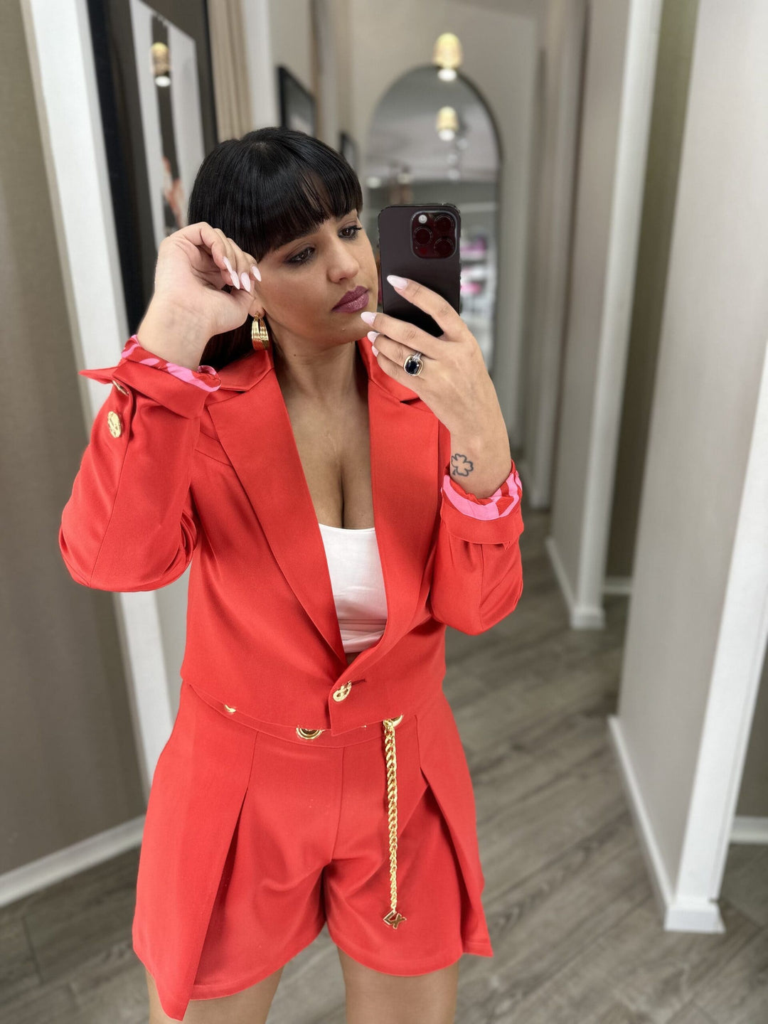 BLAZER VERMELHO CROPPED COM BOTÕES DOURADOS LOCOLUXO
