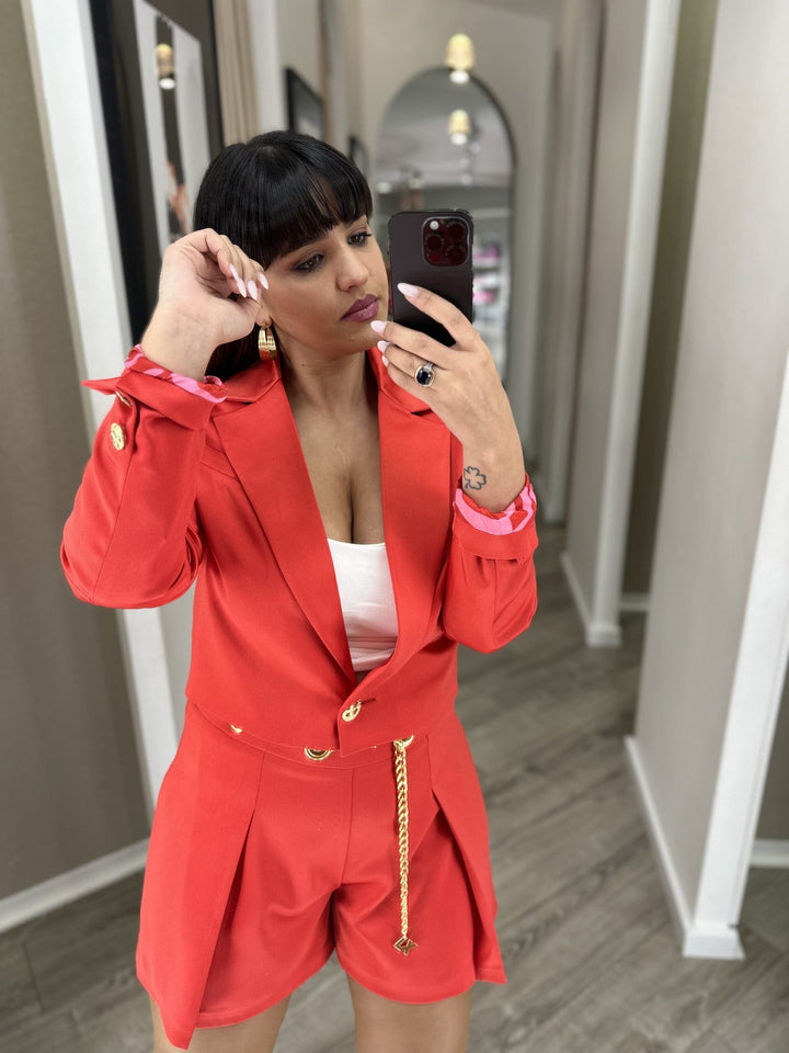 BLAZER VERMELHO CROPPED COM BOTÕES DOURADOS LOCOLUXO