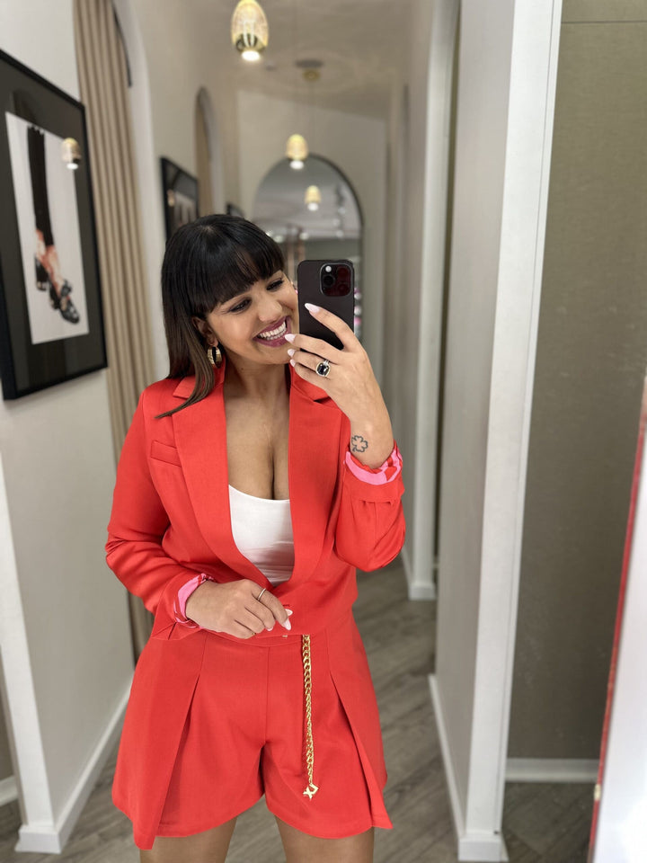 BLAZER VERMELHO CROPPED COM BOTÕES DOURADOS LOCOLUXO