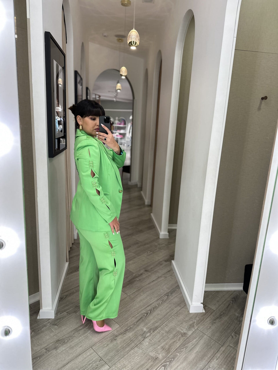 CALÇA VERDE ACETINADA COM DETALHE METÁLICO LOCOLUXO